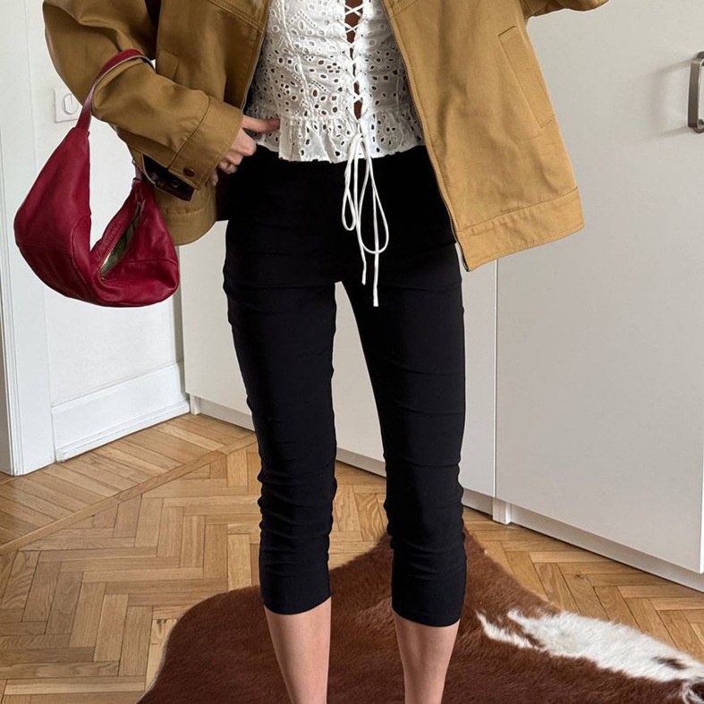 Leggings capri da donna neri a vita alta