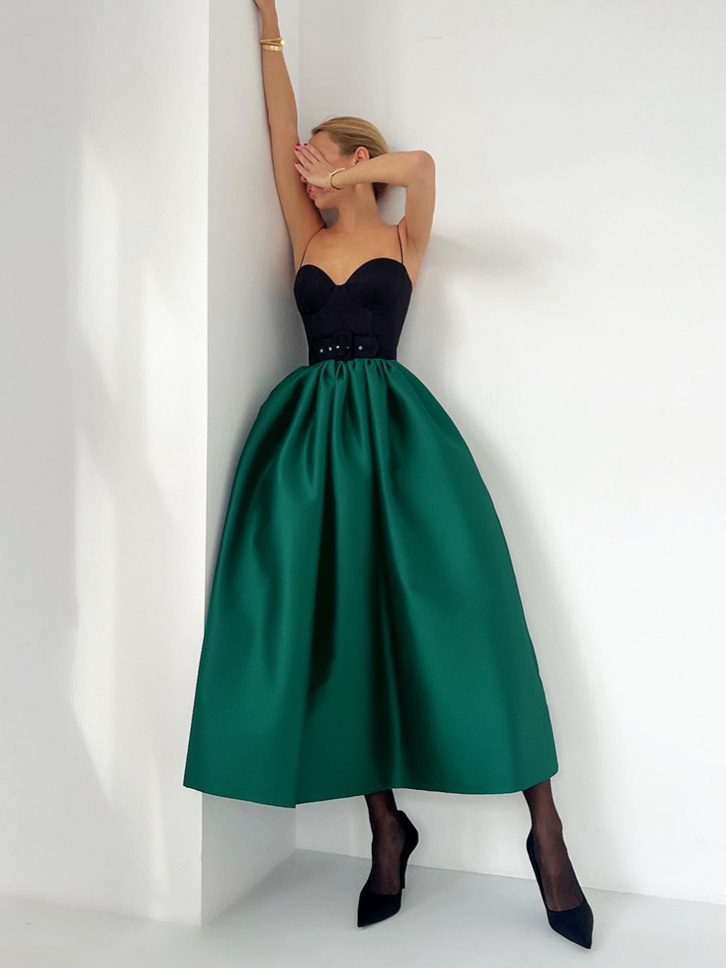 Jupe midi ample élégante à taille haute - Satin coupe trapèze