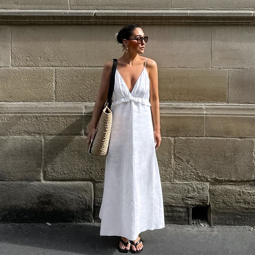 Abito lungo da donna bianco con scollo a V, volant e spalline sottili