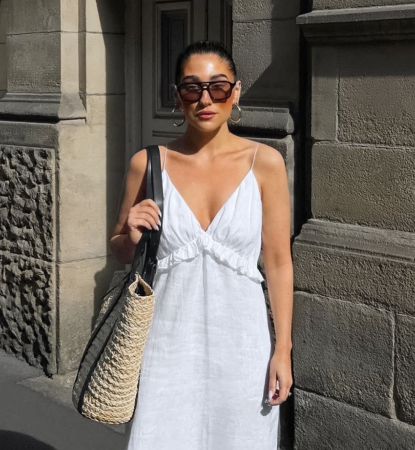 Abito lungo da donna bianco con scollo a V, volant e spalline sottili