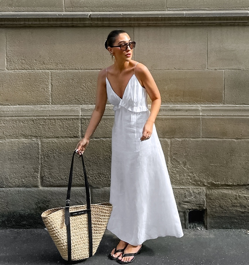 Abito lungo da donna bianco con scollo a V, volant e spalline sottili