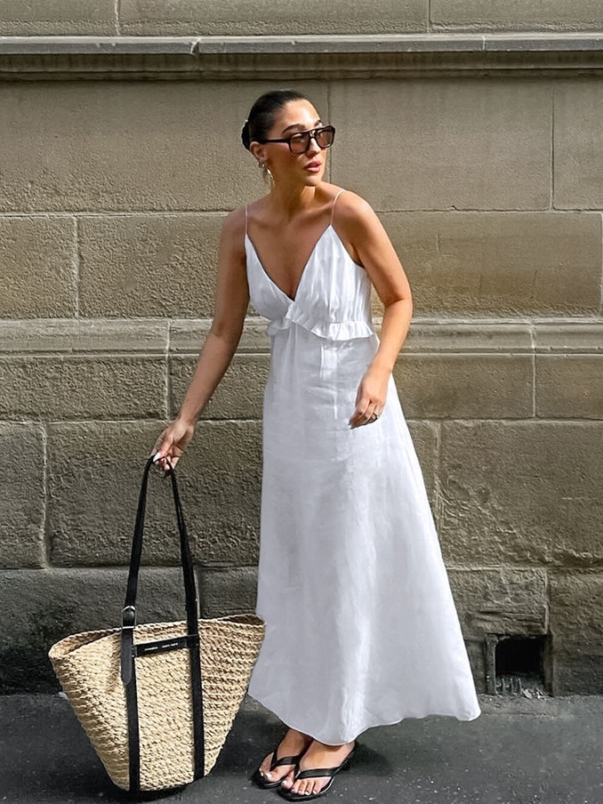 Abito lungo da donna bianco con scollo a V, volant e spalline sottili