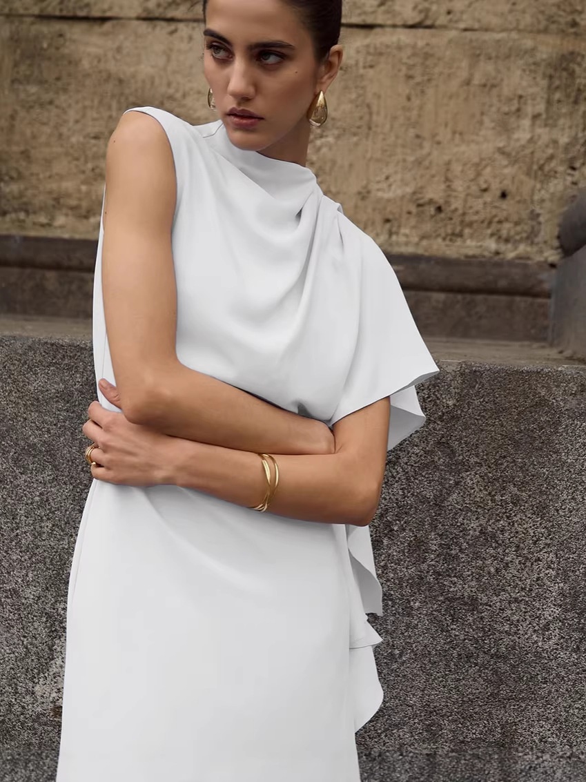 Robe mini blanche élégante asymétrique drapée