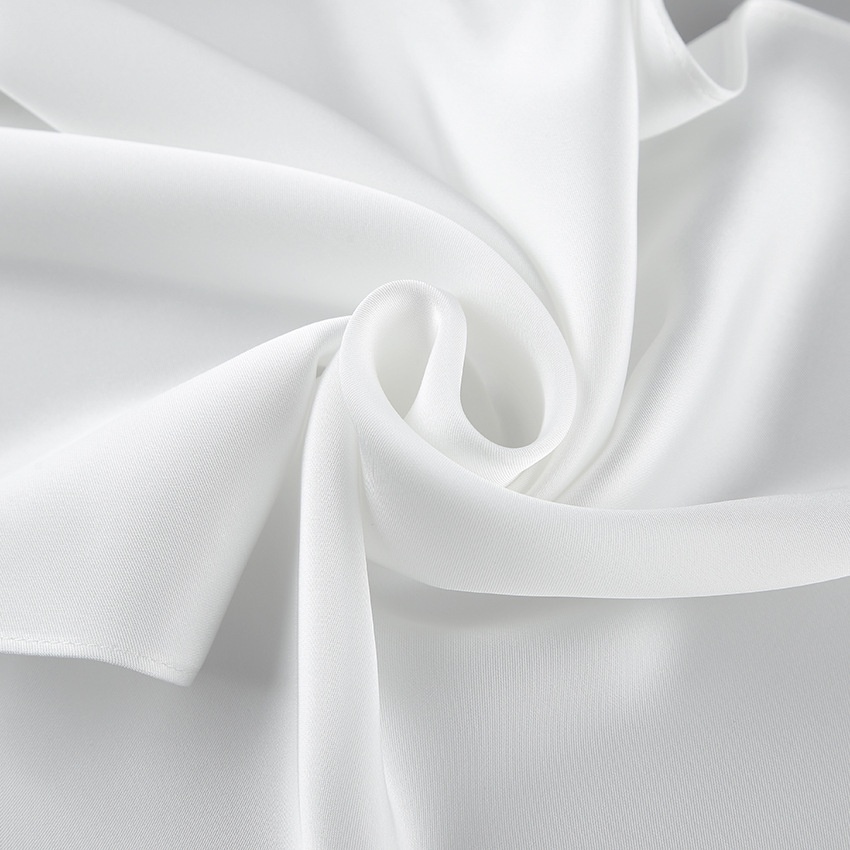 Robe mini blanche élégante asymétrique drapée