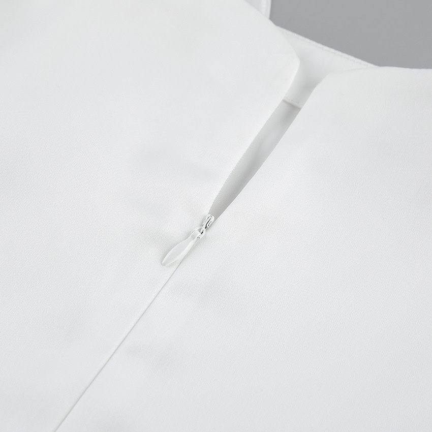 Robe mini blanche élégante asymétrique drapée