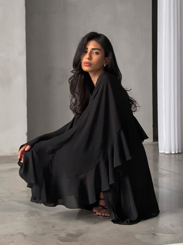 Robe mini fluide élégante à volants noirs