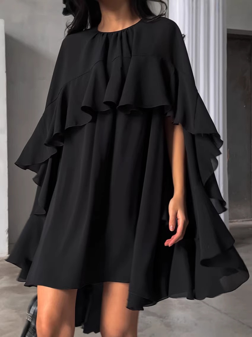 Robe mini fluide élégante à volants noirs