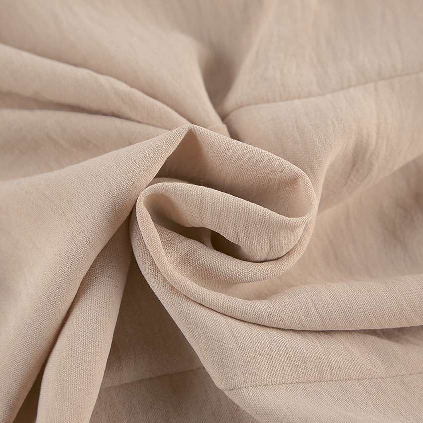 Robe chemise courte chic à épaulettes rembourrées et boutons sur le devant