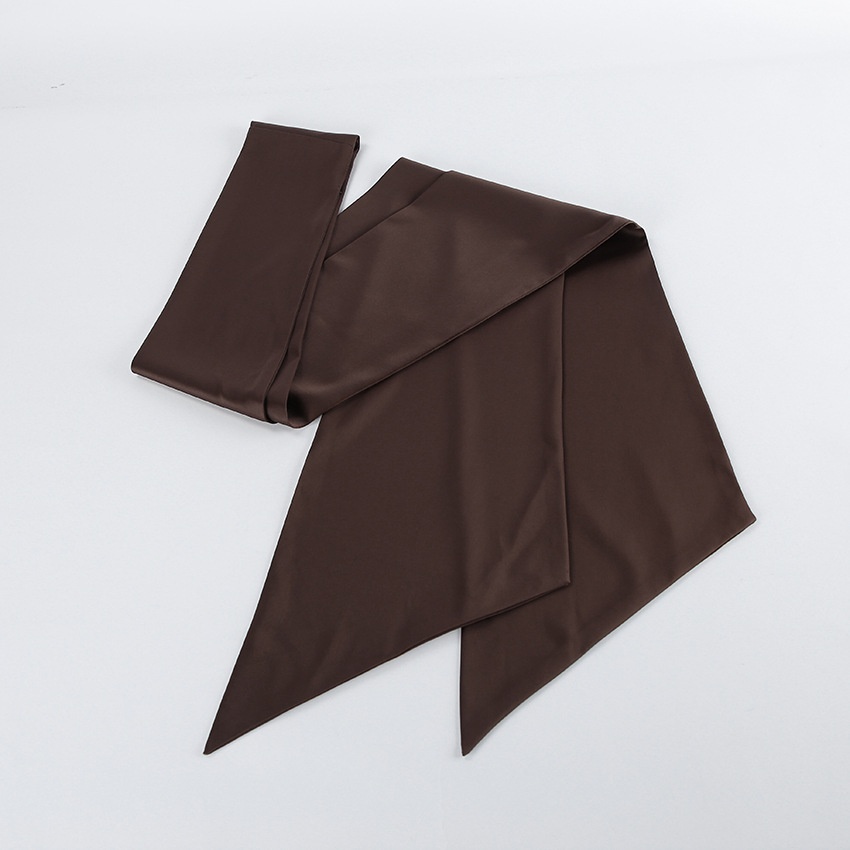 Mini abito da donna in raso marrone scuro con scollo a sciarpa