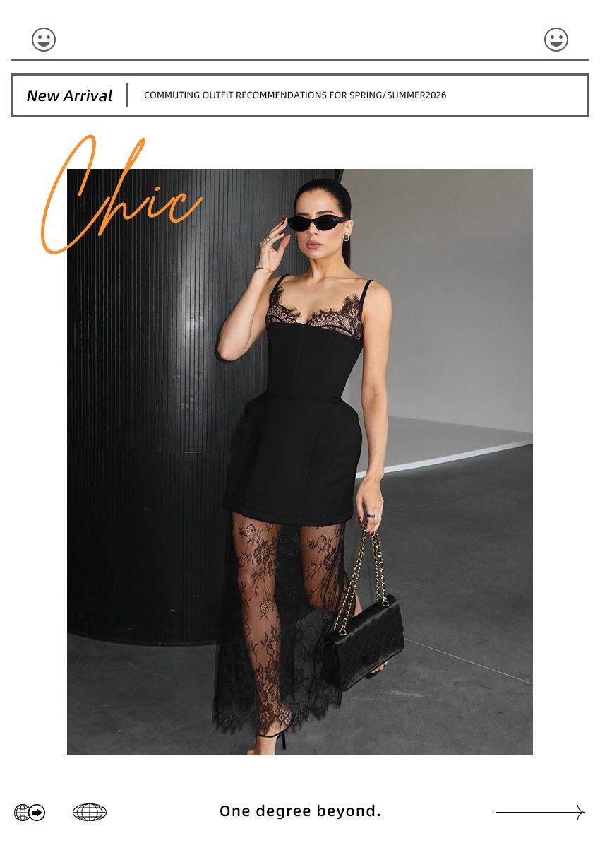 Completo composto da mini abito a corsetto con bordo in pizzo e gonna lunga trasparente.