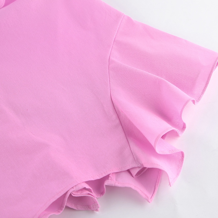 Completo da donna composto da top a canotta con volant e spalline da annodare e pantaloncini.