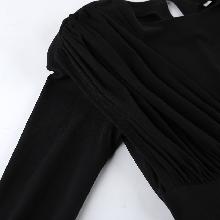 Mini abito da donna nero a maniche lunghe con arricciature