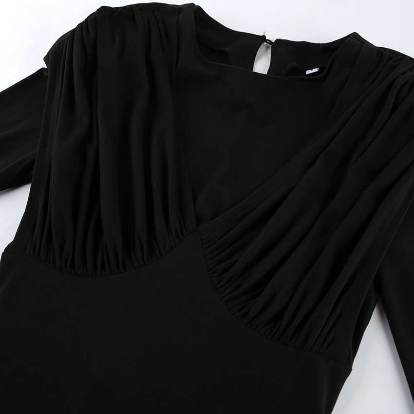 Mini abito da donna nero a maniche lunghe con arricciature
