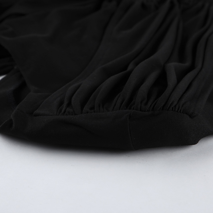 Mini abito da donna nero a maniche lunghe con arricciature