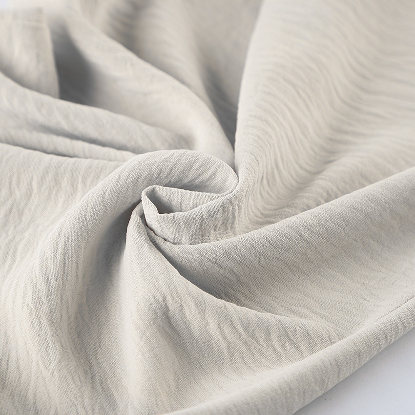 Combinaison beige chic à manches courtes et taille nouée