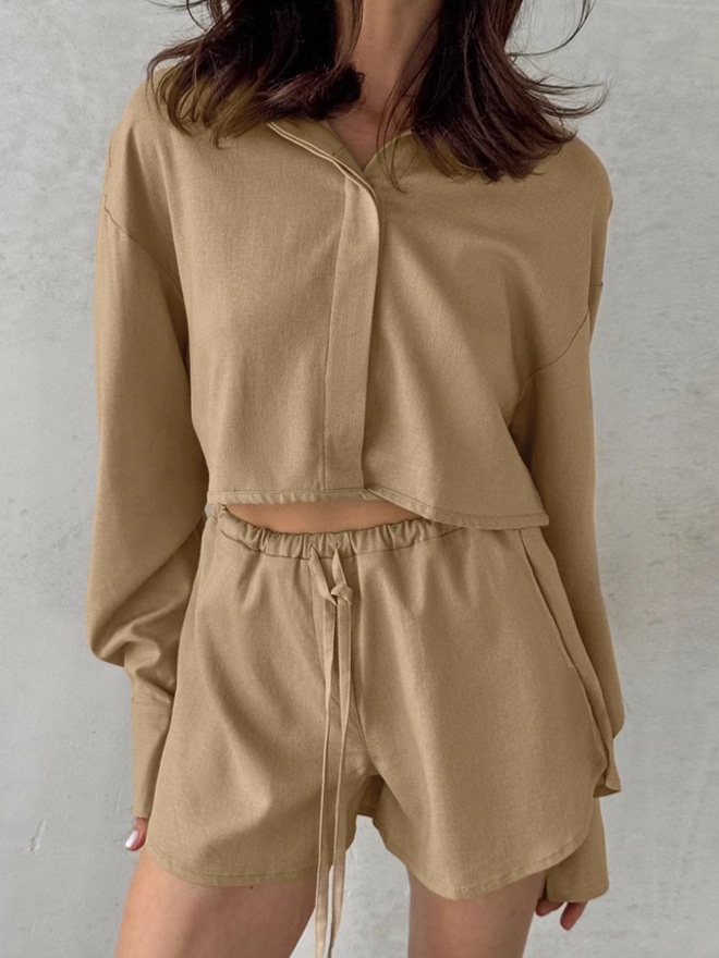 Ensemble deux pièces chemise courte kaki et short à cordon