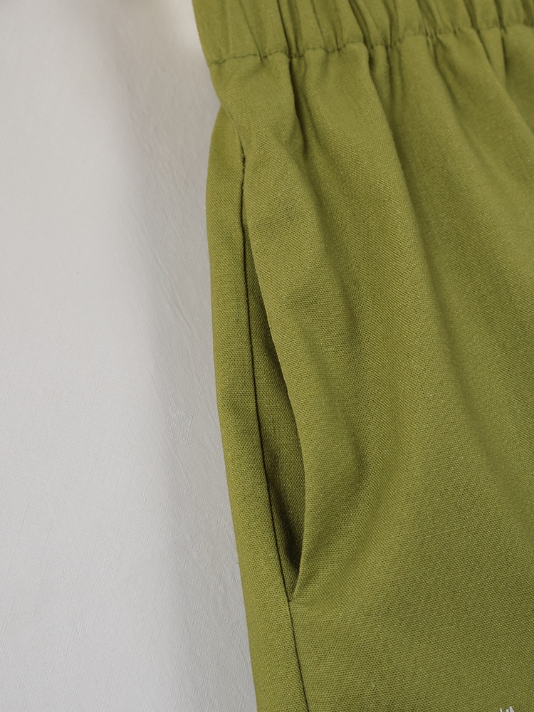 Completo da donna composto da camicia e pantaloncini con orlo in pizzo
