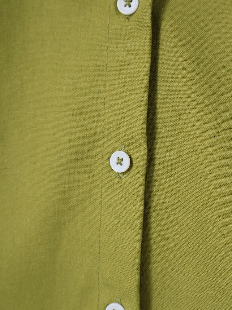 Completo da donna composto da camicia e pantaloncini con orlo in pizzo