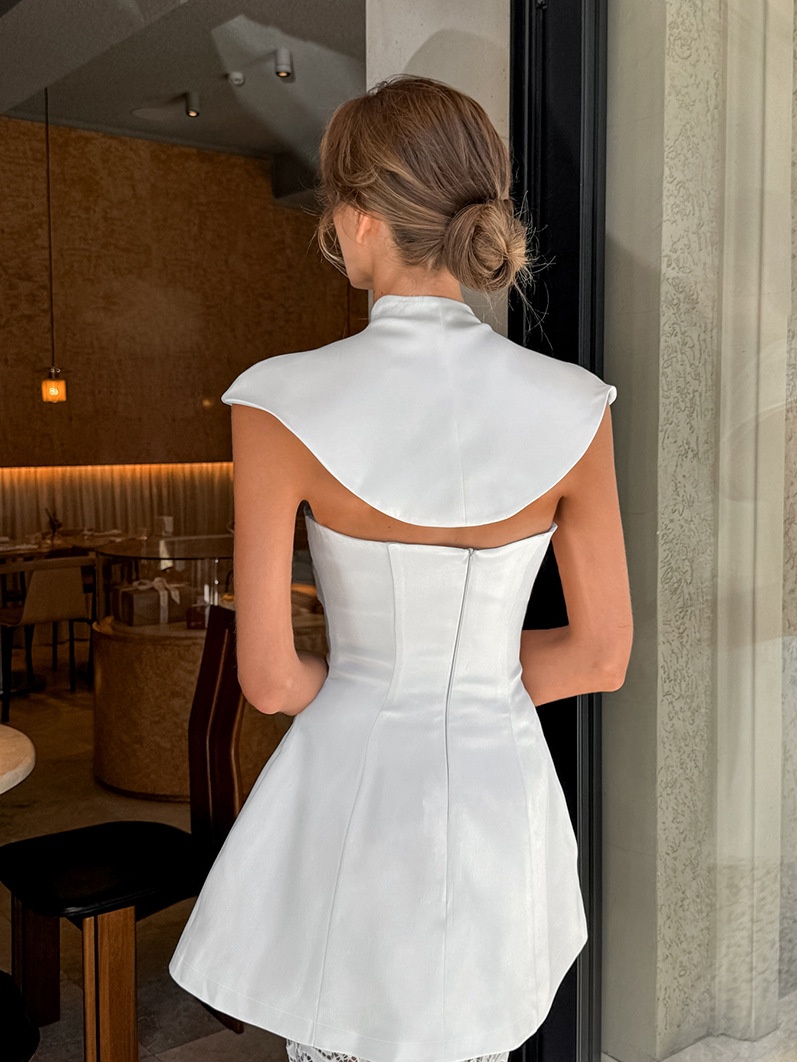 Ensemble haut péplum blanc et pantalon en dentelle - Élégant et chic