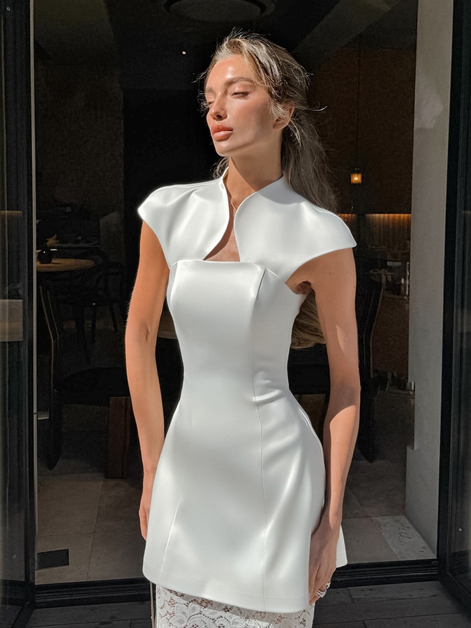 Ensemble haut péplum blanc et pantalon en dentelle - Élégant et chic