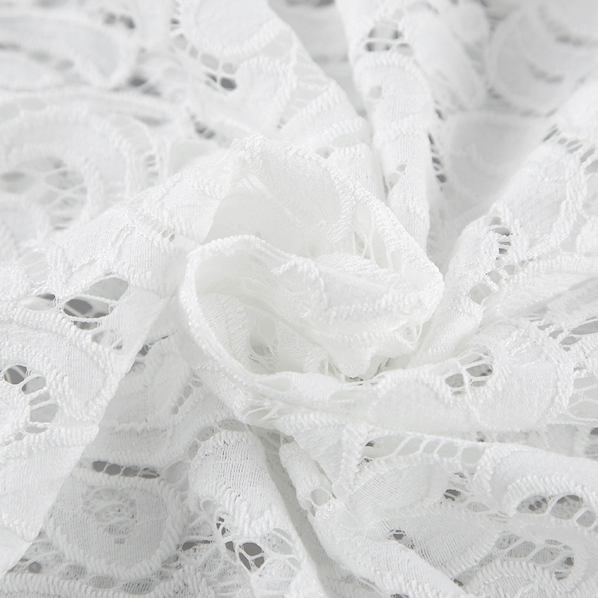 Ensemble haut péplum blanc et pantalon en dentelle - Élégant et chic