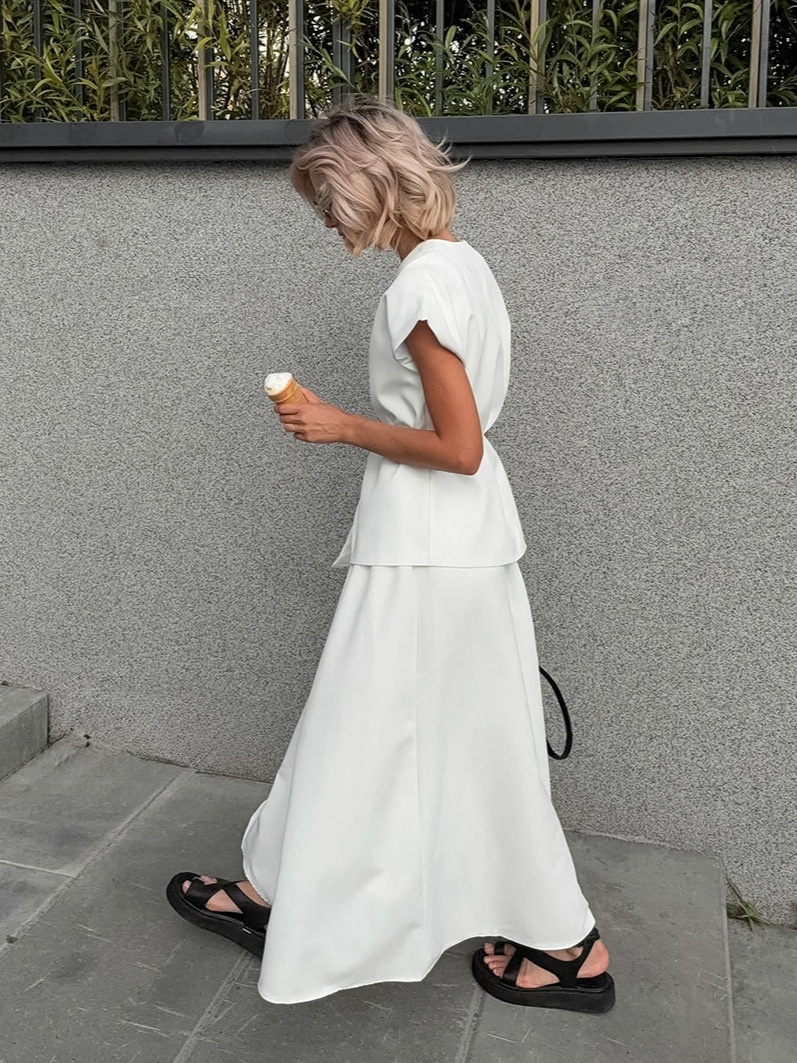 Ensemble élégant haut cache-cœur blanc et jupe maxi