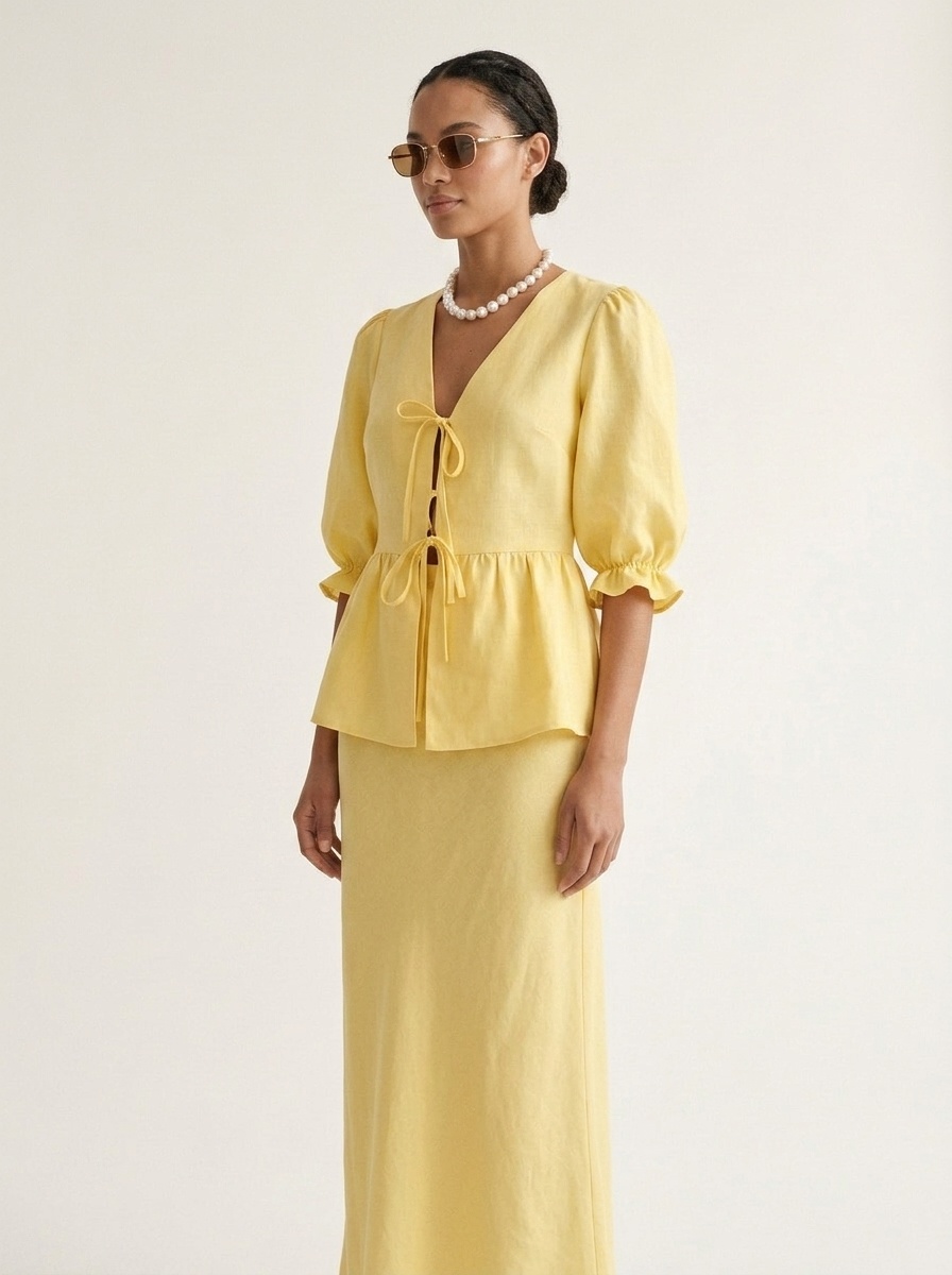 Ensemble deux pièces en lin jaune : top péplum et jupe midi