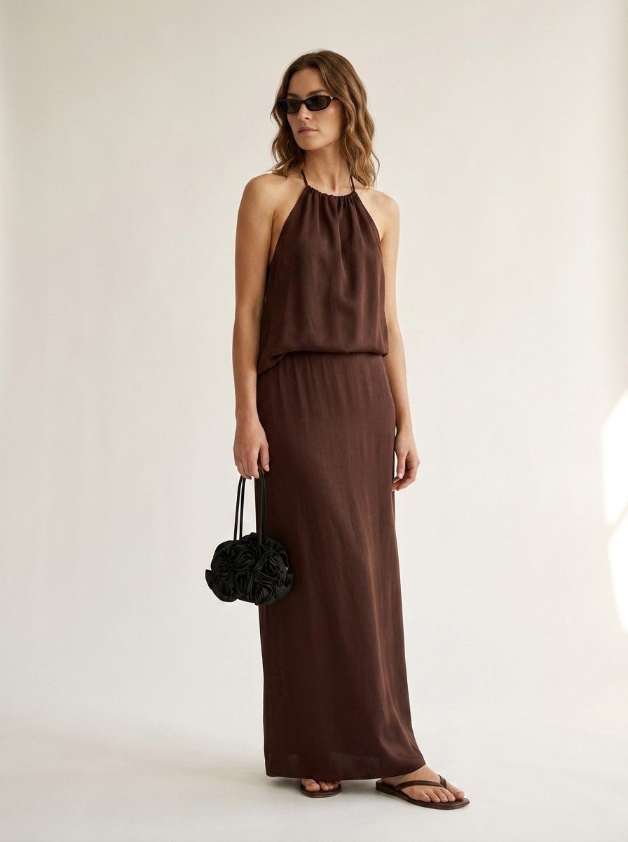 Robe longue élégante dos nu à col halter - Acajou