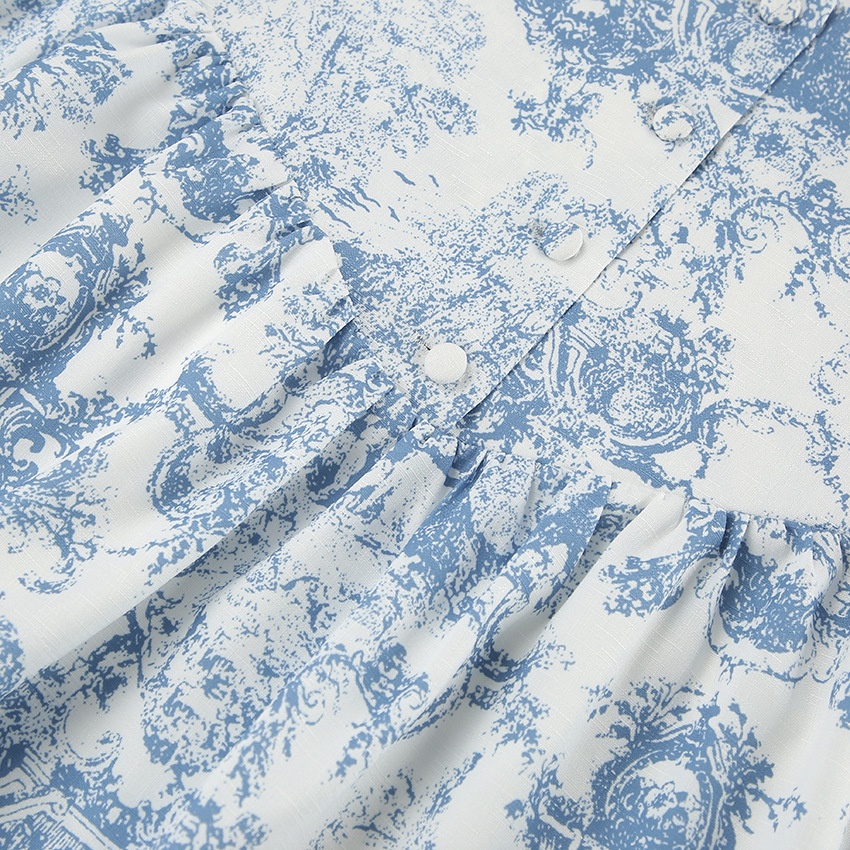 Completo composto da blusa corta e minigonna con stampa toile blu
