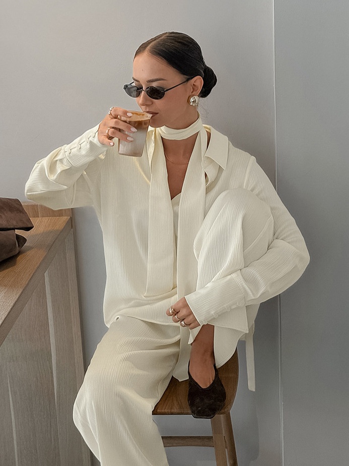 Ensemble chemise côtelée blanc cassé et pantalon large