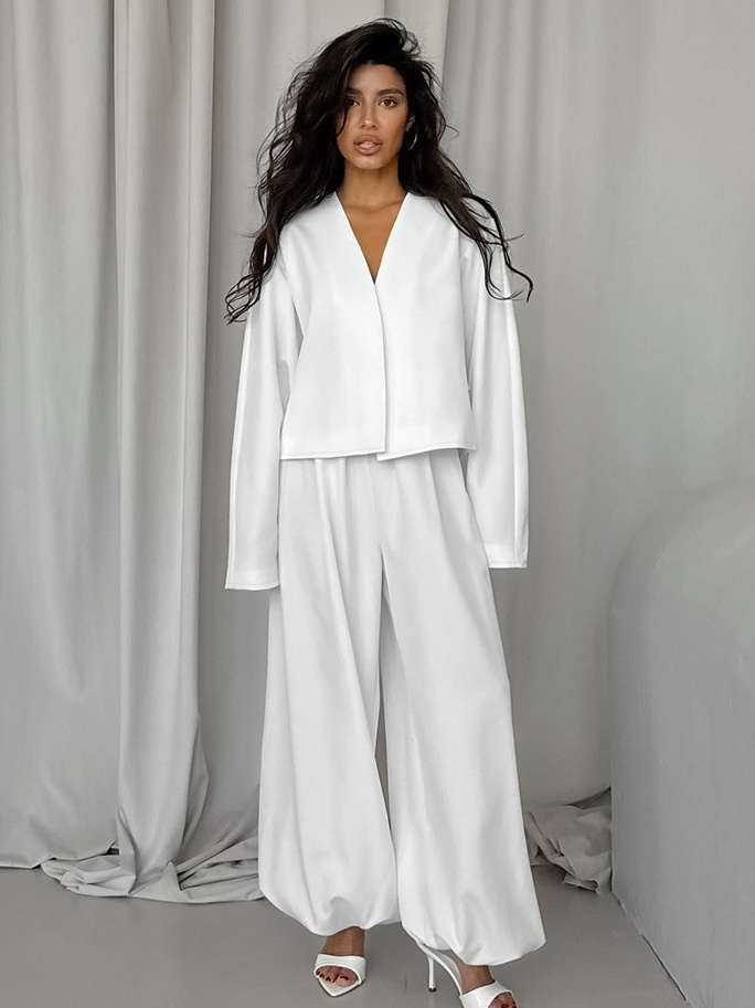 Ensemble chic deux pièces composé d'un crop top et d'un pantalon large