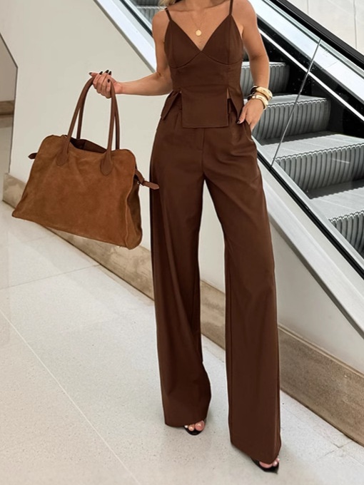 Ensemble élégant marron chocolat composé d'un débardeur et d'un pantalon large