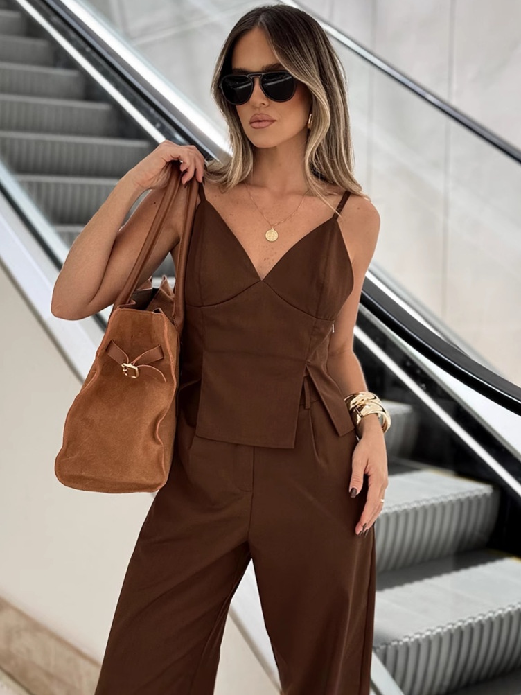 Ensemble élégant marron chocolat composé d'un débardeur et d'un pantalon large