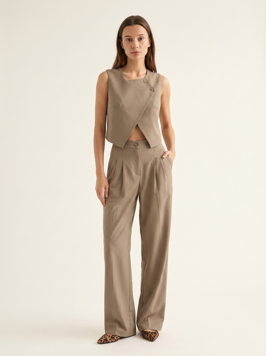 Ensemble crop top sans manches et pantalon large