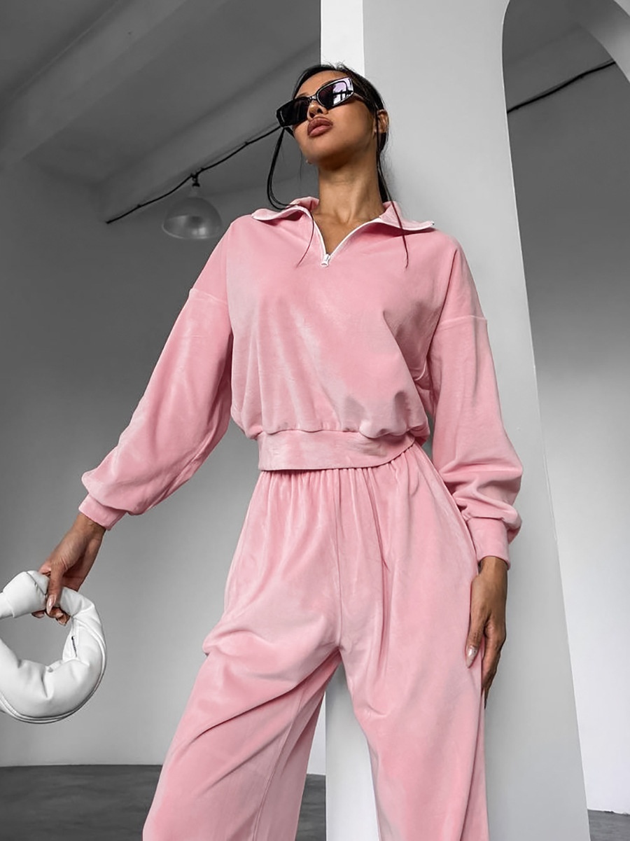 Ensemble de détente rose en velours avec demi-zip - Confortable et chic