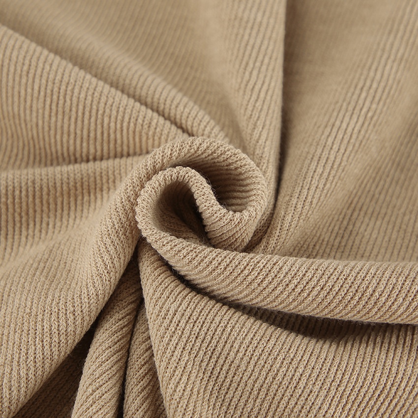 Set aus kuscheligem Strickrollkragenpullover und weit geschnittener Hose