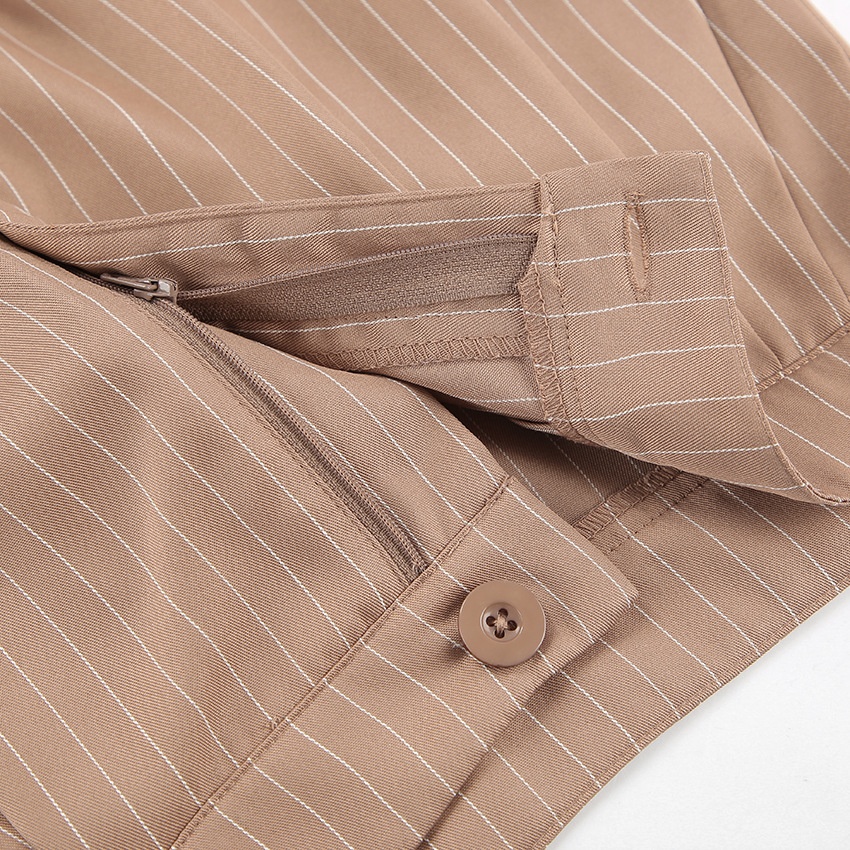 Completo due pezzi composto da gilet gessato e pantaloni a gamba larga