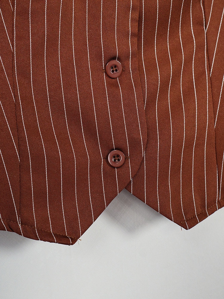 Completo due pezzi composto da gilet gessato e pantaloni a gamba larga
