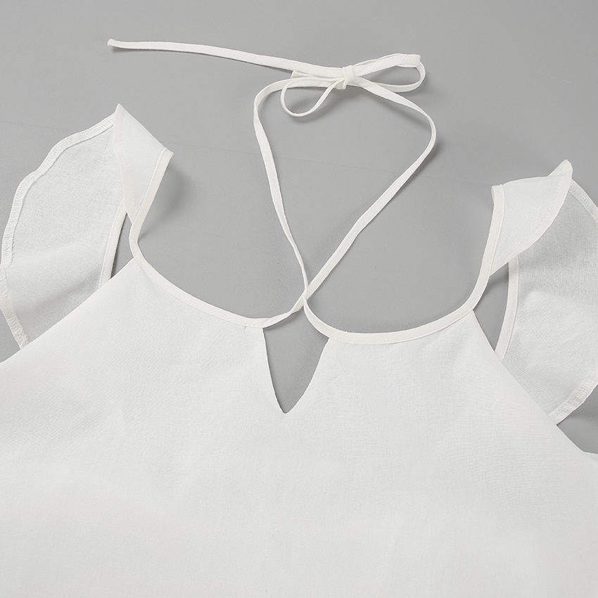 Completo da donna composto da top a canotta bianco con volant e pantaloni a gamba larga.