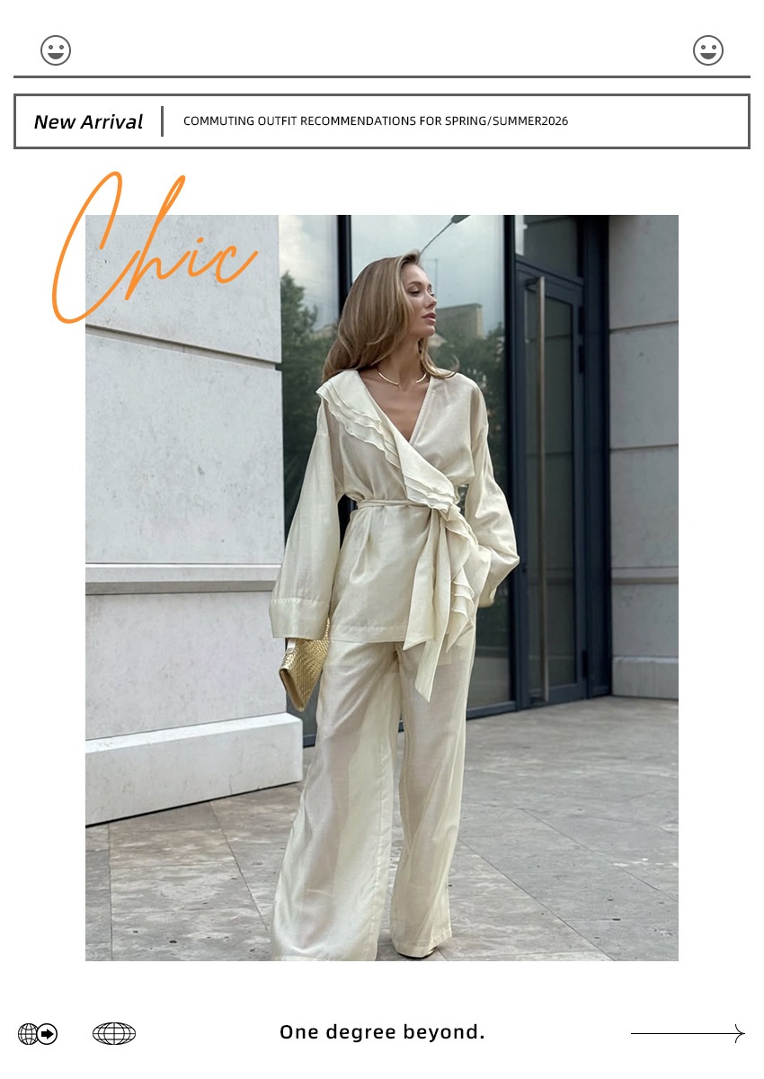 Completo da donna composto da blusa a portafoglio con volant e pantaloni a gamba larga.