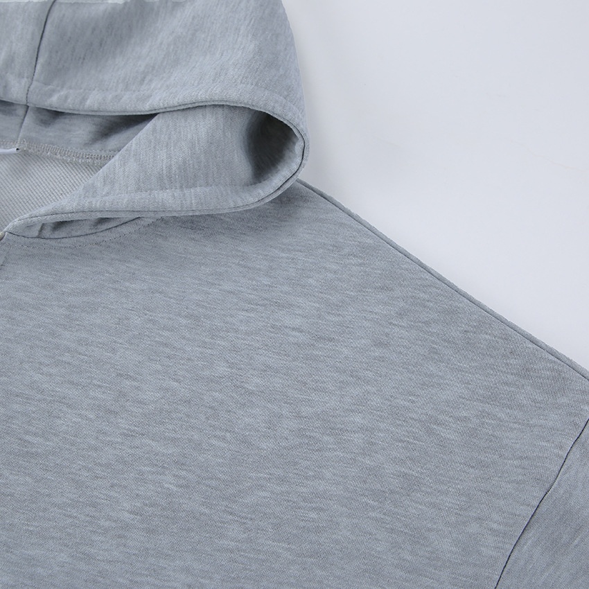 Completo composto da felpa con cappuccio a corsetto e pantaloni a gamba larga color grigio melange