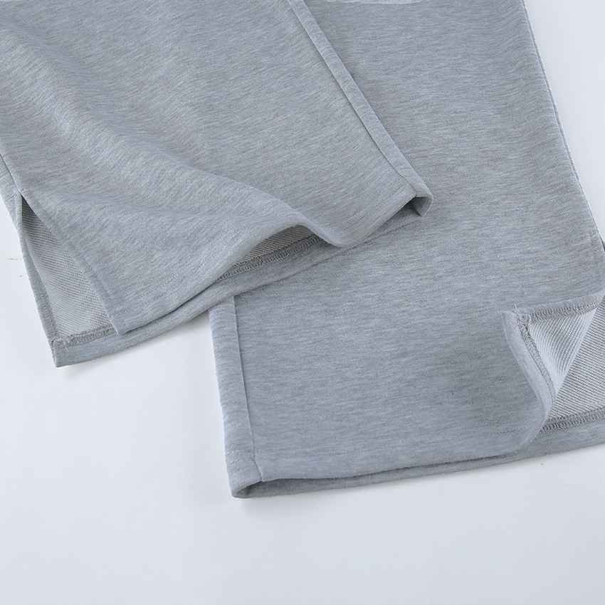 Completo composto da felpa con cappuccio a corsetto e pantaloni a gamba larga color grigio melange