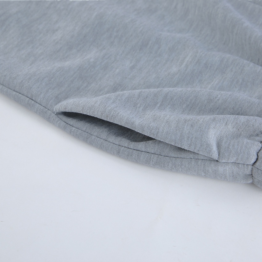 Completo composto da felpa con cappuccio a corsetto e pantaloni a gamba larga color grigio melange