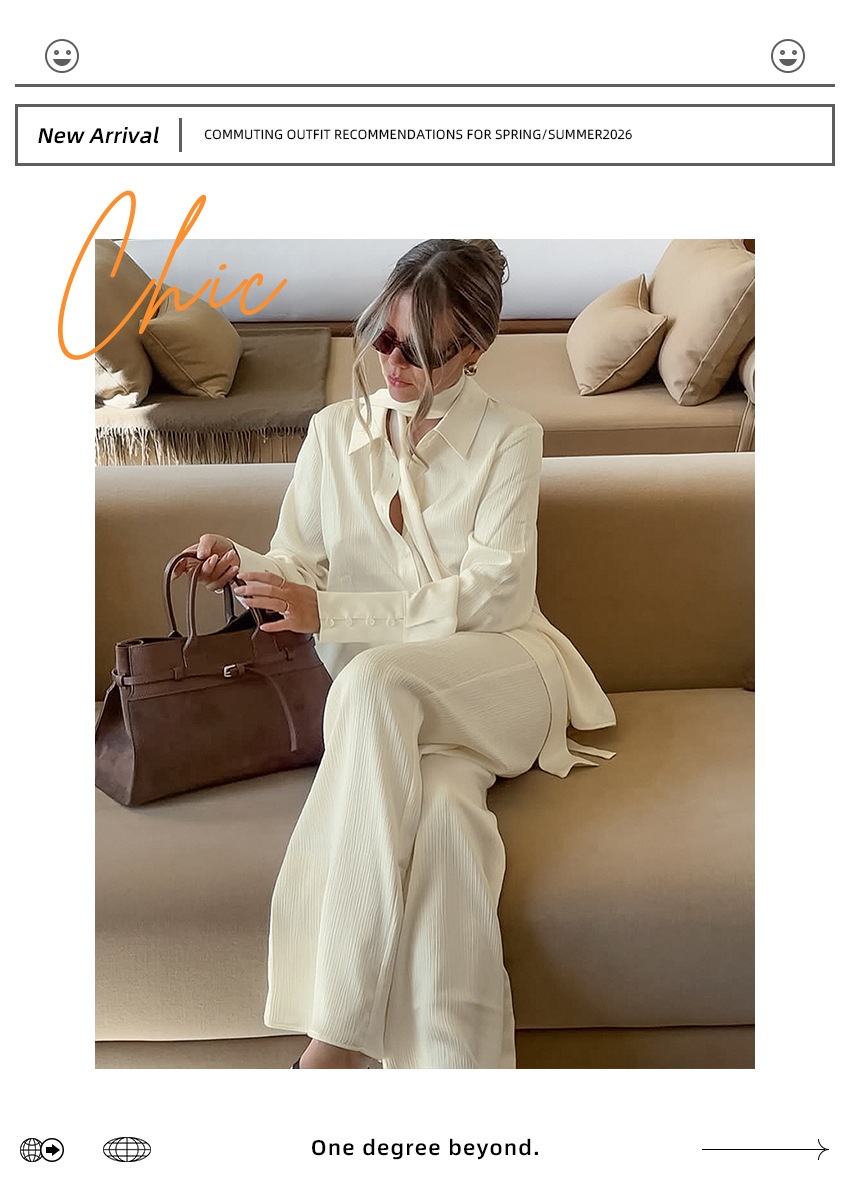 Completo da donna composto da camicia a maniche lunghe testurizzata e pantaloni.