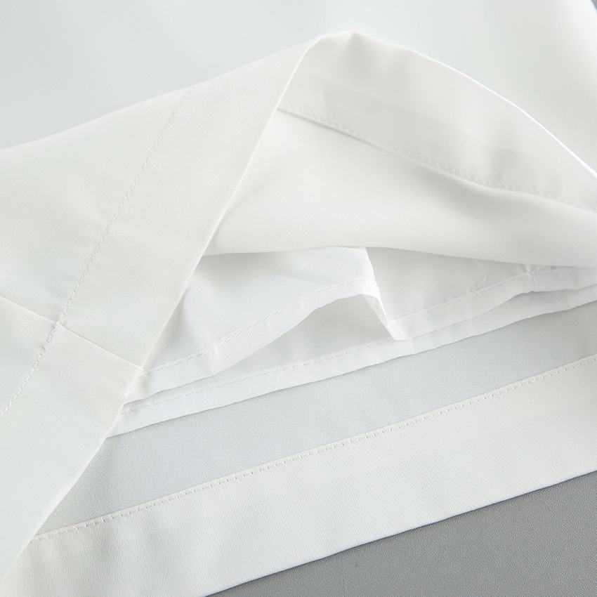 Completo due pezzi composto da top senza maniche drappeggiato e pantaloni a gamba larga.