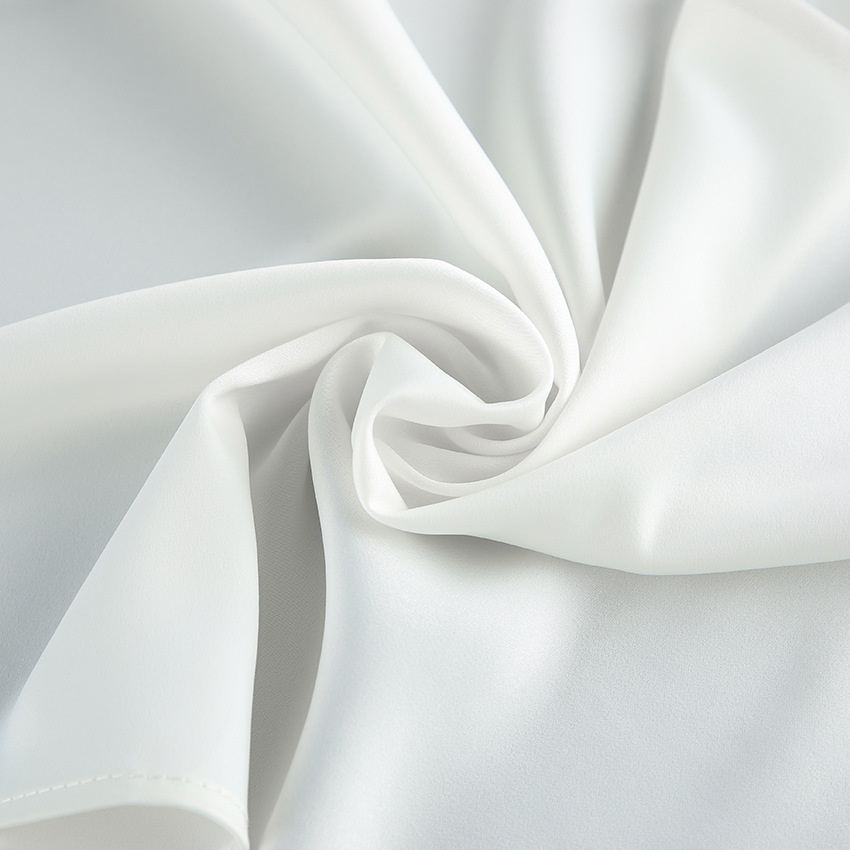 Completo due pezzi composto da top senza maniche drappeggiato e pantaloni a gamba larga.