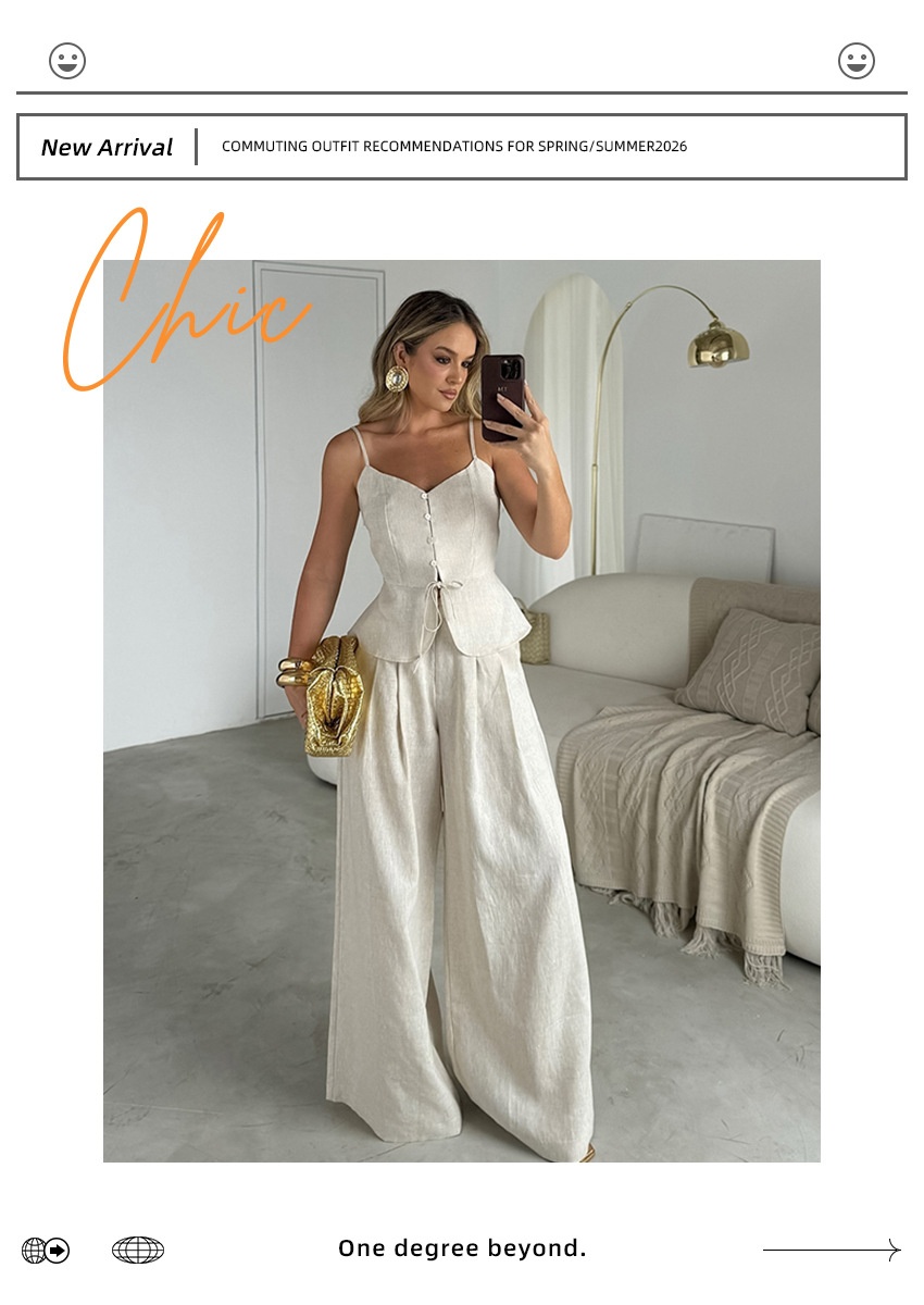 Completo da donna composto da top peplum senza maniche e pantaloni a gamba larga.