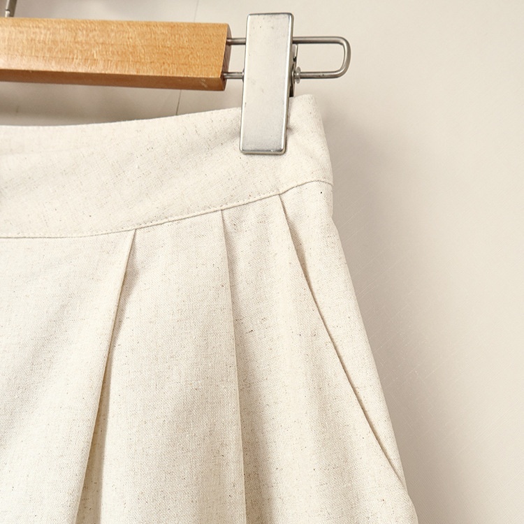 Completo da donna composto da top peplum senza maniche e pantaloni a gamba larga.