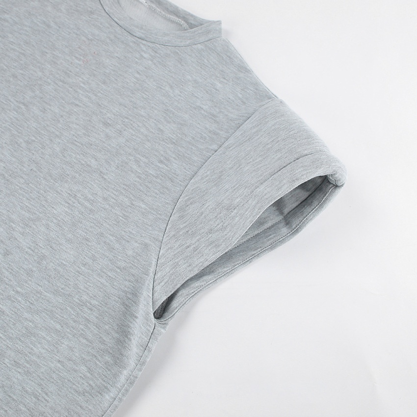 Completo da casa composto da crop top e pantaloni della tuta a gamba larga, composto da due pezzi.
