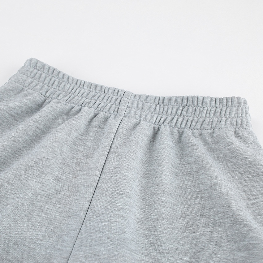 Completo da casa composto da crop top e pantaloni della tuta a gamba larga, composto da due pezzi.